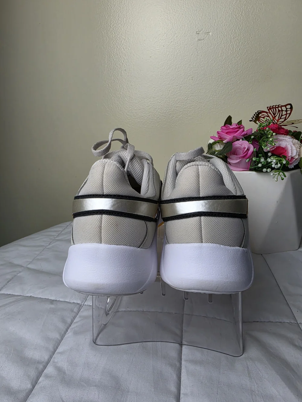 NIKE LEGEND ESSENTIAL LEOPARD Women's Sneakers Size 6